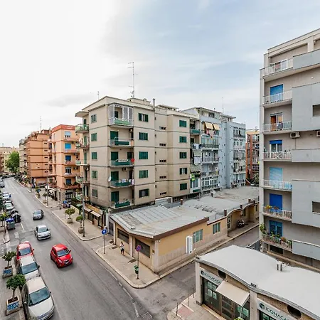 Astare -short Lets In Carrassi- Μπάρι