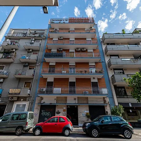Astare -short Lets In Carrassi- Μπάρι